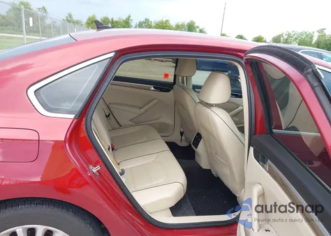 2016 Volkswagen Passat 1.8T Se из США, поврежденный, VIN 1VWBT7A37GC024318